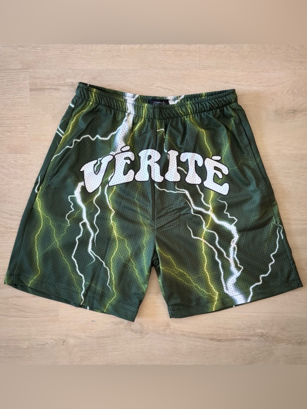 VÉRITÉ Mesh Shorts Men’s Green Lightning Graphic Print Athletic